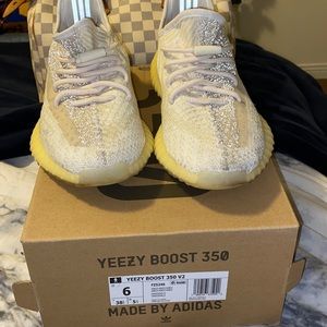 Yeezy body 350 V2 Natural reflectance